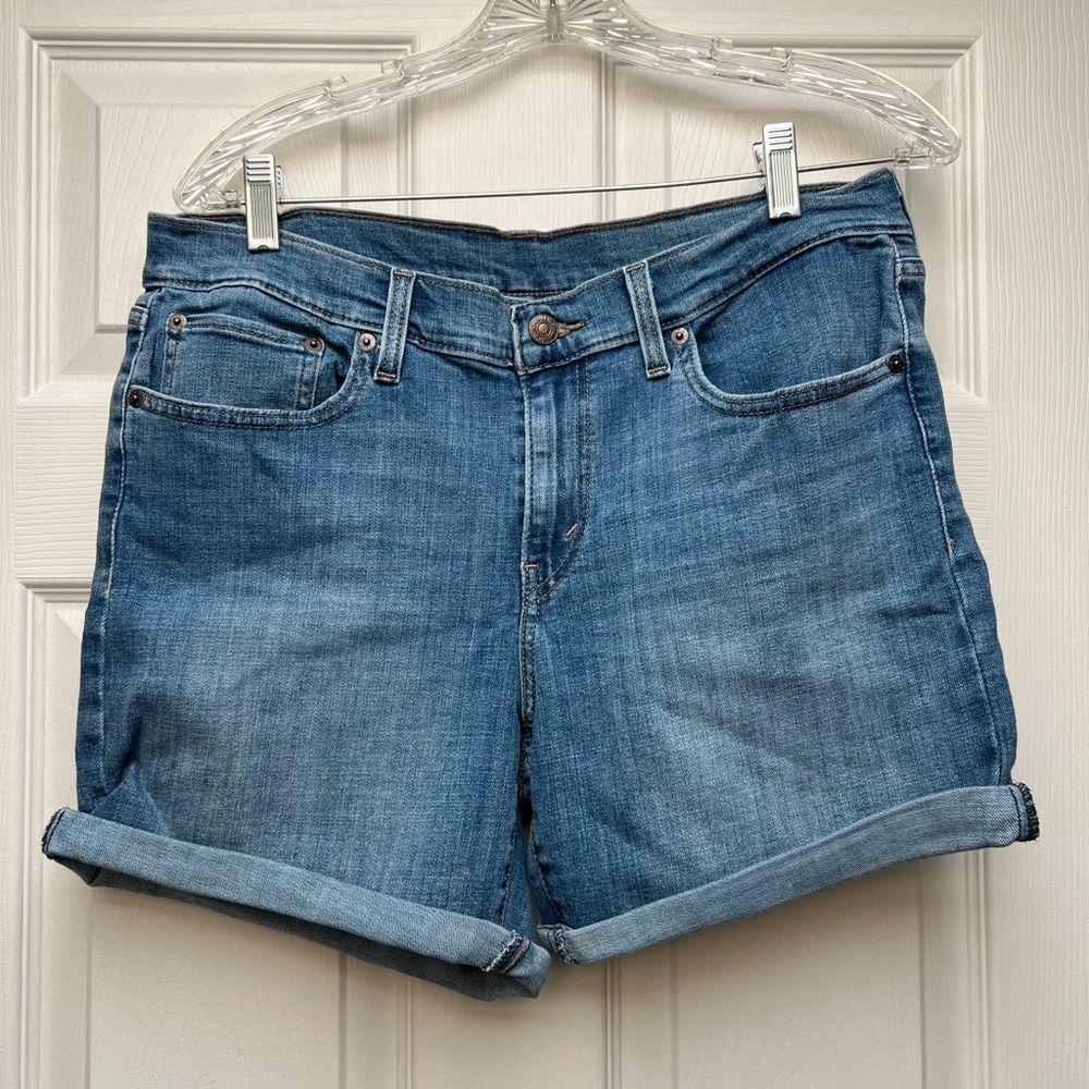 Women’s Levi’s denim shorts size 30